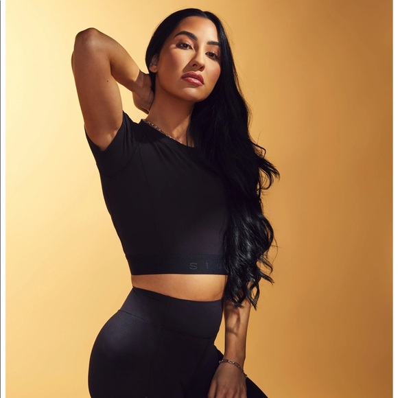 STORI Hero Cropped Tee - Picture 7 of 10